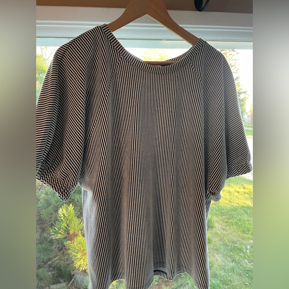 Short sleeve shirt/blouse